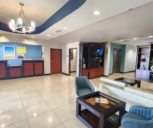 Photo 3 - Days Inn & Suites by Wyndham Russellville