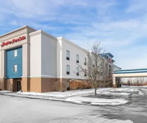 Photo 2 - Hampton Inn & Suites New Castle