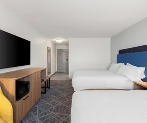 Photo 5 - Hampton Inn & Suites New Castle