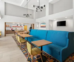 Photo 4 - Hampton Inn & Suites New Castle