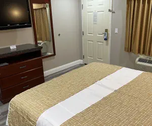 Photo 5 - Travelodge by Wyndham Brea