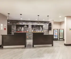 Photo 4 - La Quinta Inn & Suites by Wyndham Houston Bush Intl Airpt E