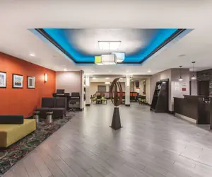 Photo 3 - La Quinta Inn & Suites by Wyndham Houston Bush Intl Airpt E