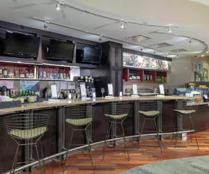 Photo 2 - Courtyard by Marriott Downtown Memphis