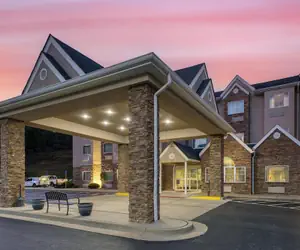 Photo 2 - SureStay Plus Hotel by Best Western Buckhannon