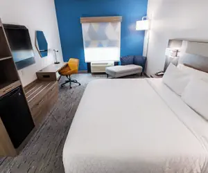 Photo 5 - Holiday Inn Express & Suites Huntsville Airport by IHG