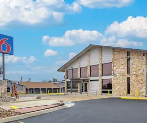 Photo 2 - Motel 6 Boerne, TX