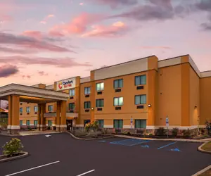 Photo 2 - Comfort Suites Lewisburg near University