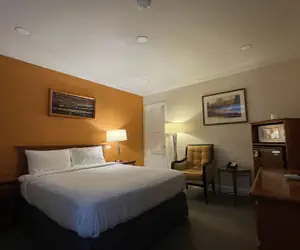 Photo 5 - Howard Johnson by Wyndham Ridgecrest, CA