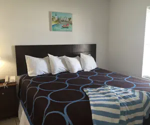 Photo 4 - Port Isla Inn