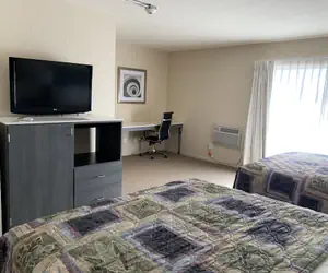 Photo 5 - Apple Valley Hotel & Lodge