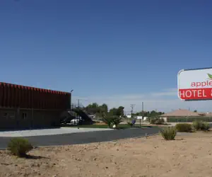 Photo 2 - Apple Valley Hotel & Lodge