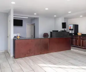 Photo 3 - Super 8 by Wyndham Portsmouth - Norfolk