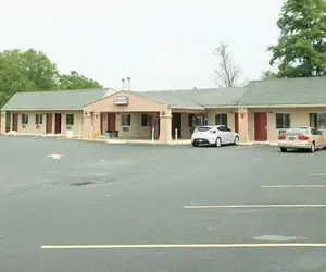 Photo 2 - Budget Motor Lodge