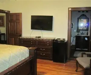 Photo 3 - Walton Manor Inn Bed & Breakfast