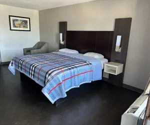 Photo 2 - Deluxe INN Augusta