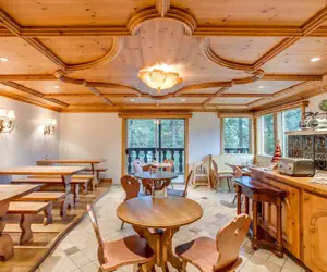 Photo 2 - Alpine Rivers Inn