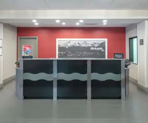 Photo 4 - Hampton Inn & Suites Roanoke Airport