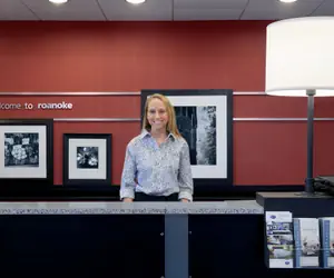 Photo 3 - Hampton Inn & Suites Roanoke Airport