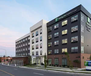 Photo 2 - Holiday Inn Express and Suites Little Rock Downtown by IHG