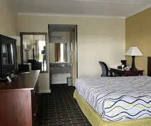 Photo 5 - West Bank Inn