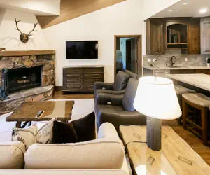 Photo 5 - Luxury One Bedroom with Mountain View 1 Apartment Hotel by RedAwning