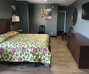 Photo 3 - Kings Castle Motel