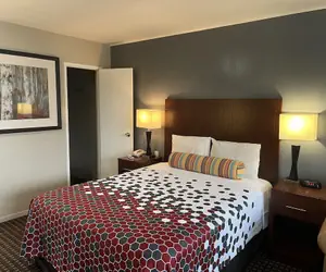 Photo 2 - Travelers Inn Eugene University