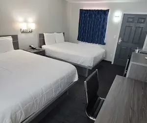 Photo 2 - Green Country Inn