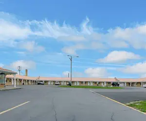 Photo 2 - Highway Inn