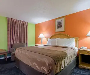 Photo 5 - Highway Inn