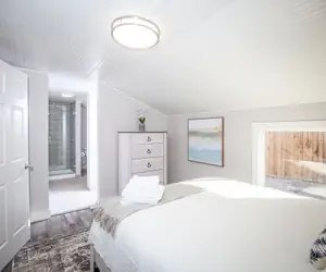 Photo 5 - Couples Getaway | Walk to Unc | Free Cruiser Bikes