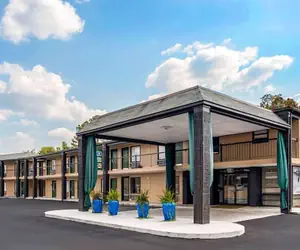 Photo 2 - Super 8 by Wyndham Daleville/Fort Novosel