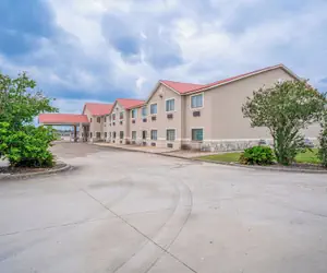 Photo 2 - Texan Inn By OYO Beeville US-181