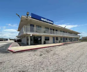 Photo 2 - Studio 6 Galveston, TX