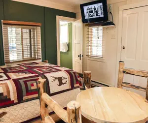 Photo 4 - Triple R Cottages: 4 1 Bedroom Cabin