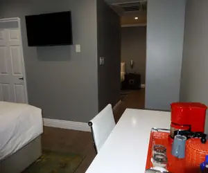 Photo 3 - Balboa Inn, On the Beach