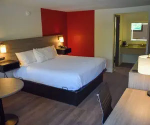 Photo 2 - Ramada by Wyndham Cleveland Airport West