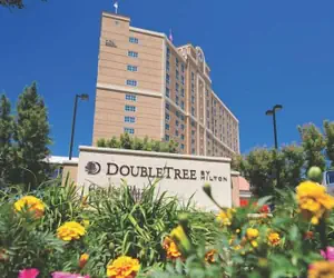 Photo 2 - DoubleTree by Hilton Hotel Modesto