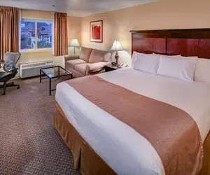 Photo 4 - Lake Natoma Inn