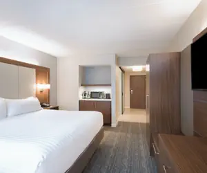 Photo 4 - Holiday Inn Express Boston - Waltham by IHG