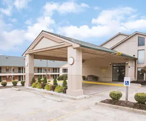 Photo 2 - Days Inn by Wyndham Wytheville