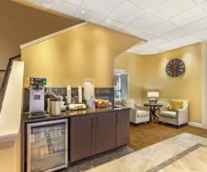 Photo 3 - Best Western Plus Longbranch Hotel & Convention Center