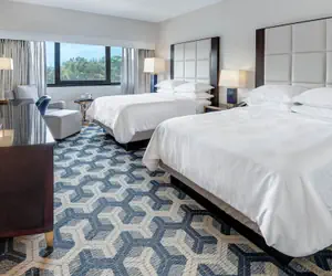 Photo 2 - Sheraton Eatontown Hotel