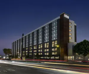 Photo 2 - Hilton Garden Inn LAX Los Angeles Airport