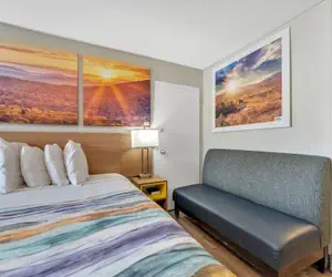 Photo 4 - Bristol Parkway Inn