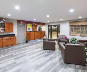 Photo 3 - Days Inn by Wyndham Baytown Garth Road I10 East