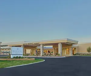 Photo 2 - Delta Hotels by Marriott Chicago Willowbrook