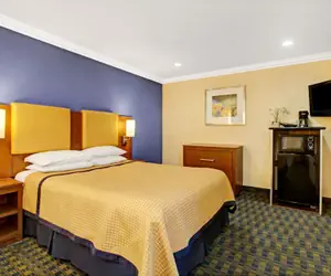 Photo 4 - Days Inn by Wyndham San Francisco - Lombard