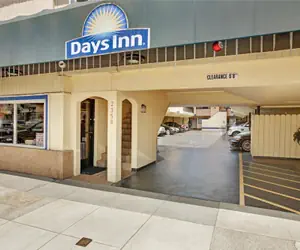 Photo 2 - Days Inn by Wyndham San Francisco - Lombard